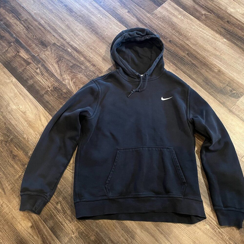 EX COND BLACK NIKE HOODIE--- like new!